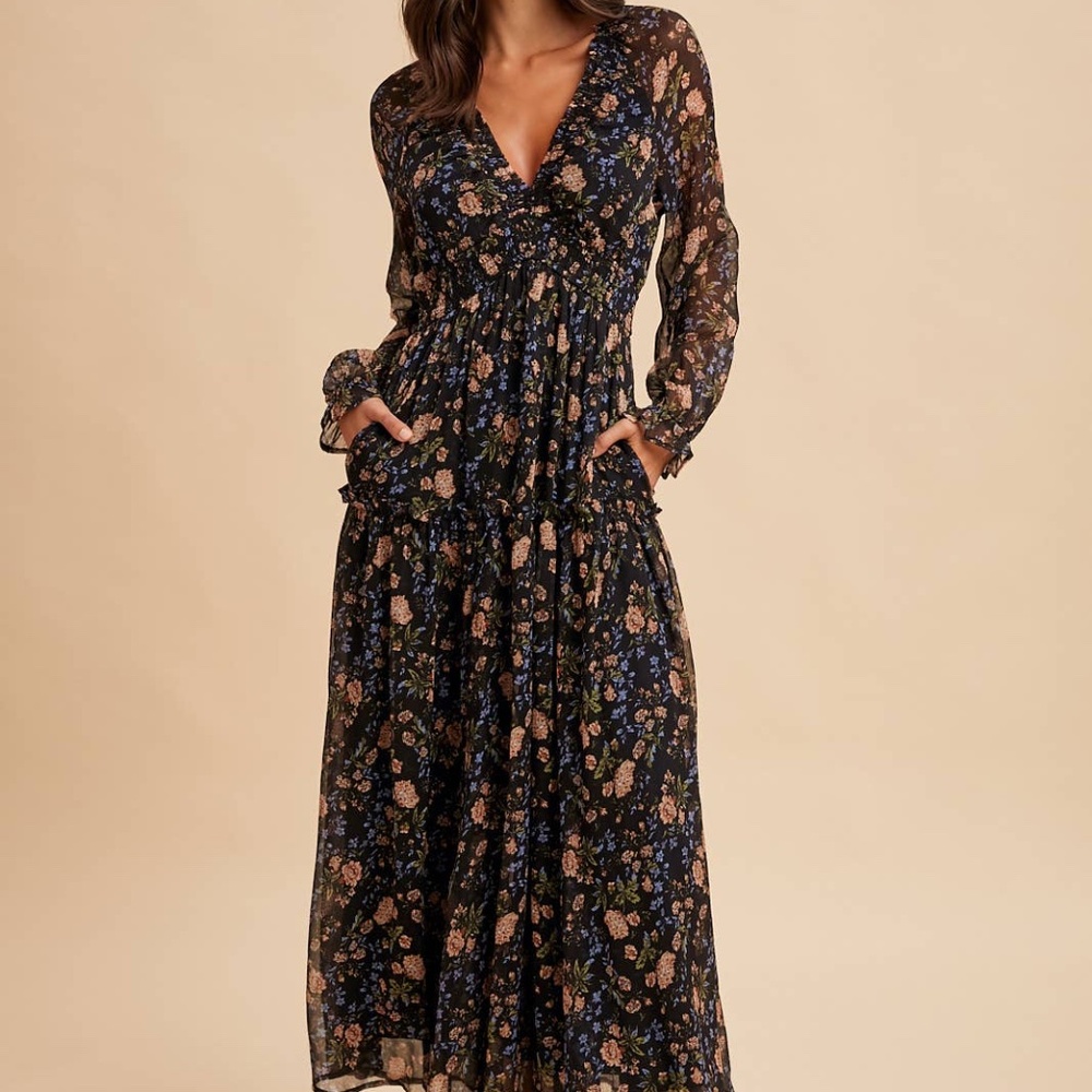 Soft chiffon dress with pockets and lining